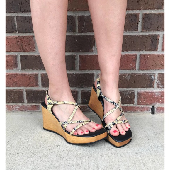 vtg y2k Faux Snakeskin WOOD Wedge PLATFORMS 10 chunky strappy peep toe sandals - Picture 5 of 10